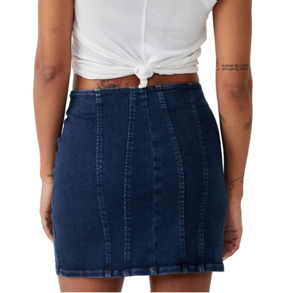 NWT Free People Layla Denim Mini in Deep Indigo - Picture 3 of 7
